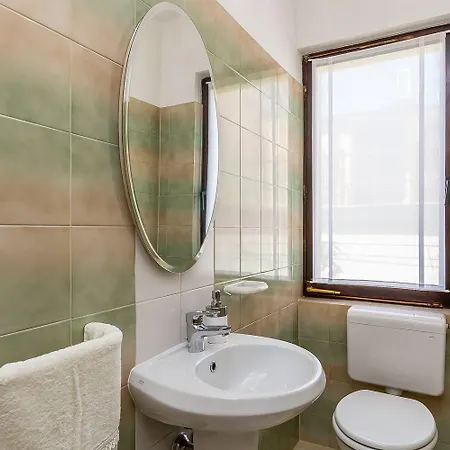 Neu Renovierte Mit Klima, Wlan, Terrasse Und Grill Pula