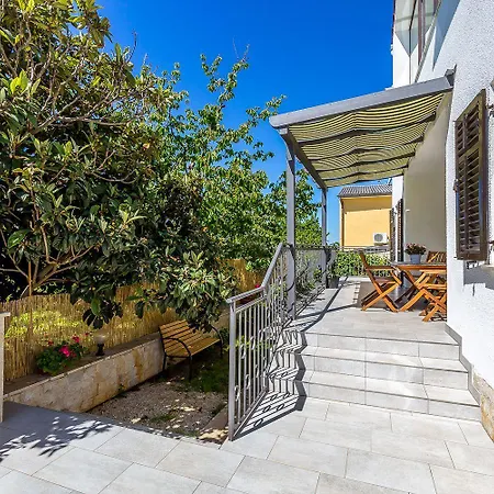 Apartment Neu Renovierte Mit Klima, Wlan, Terrasse Und Grill *