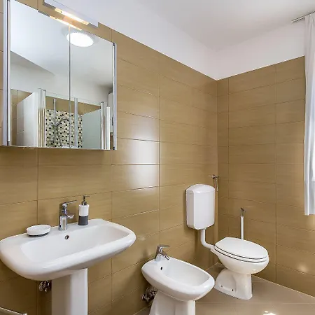 Apartman Neu Renovierte Mit Klima, Wlan, Terrasse Und Grill *