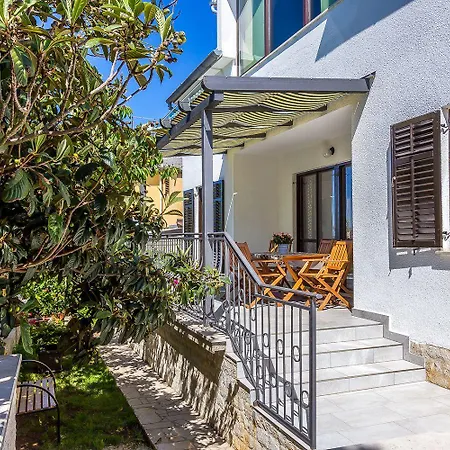 Neu Renovierte Mit Klima, Wlan, Terrasse Und Grill