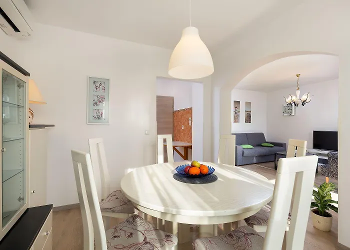 Lejlighed Neu Renovierte Mit Klima, Wlan, Terrasse Und Grill Pula