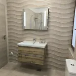 Neu Renovierte Mit Klima, Wlan, Terrasse Und Grill Pula